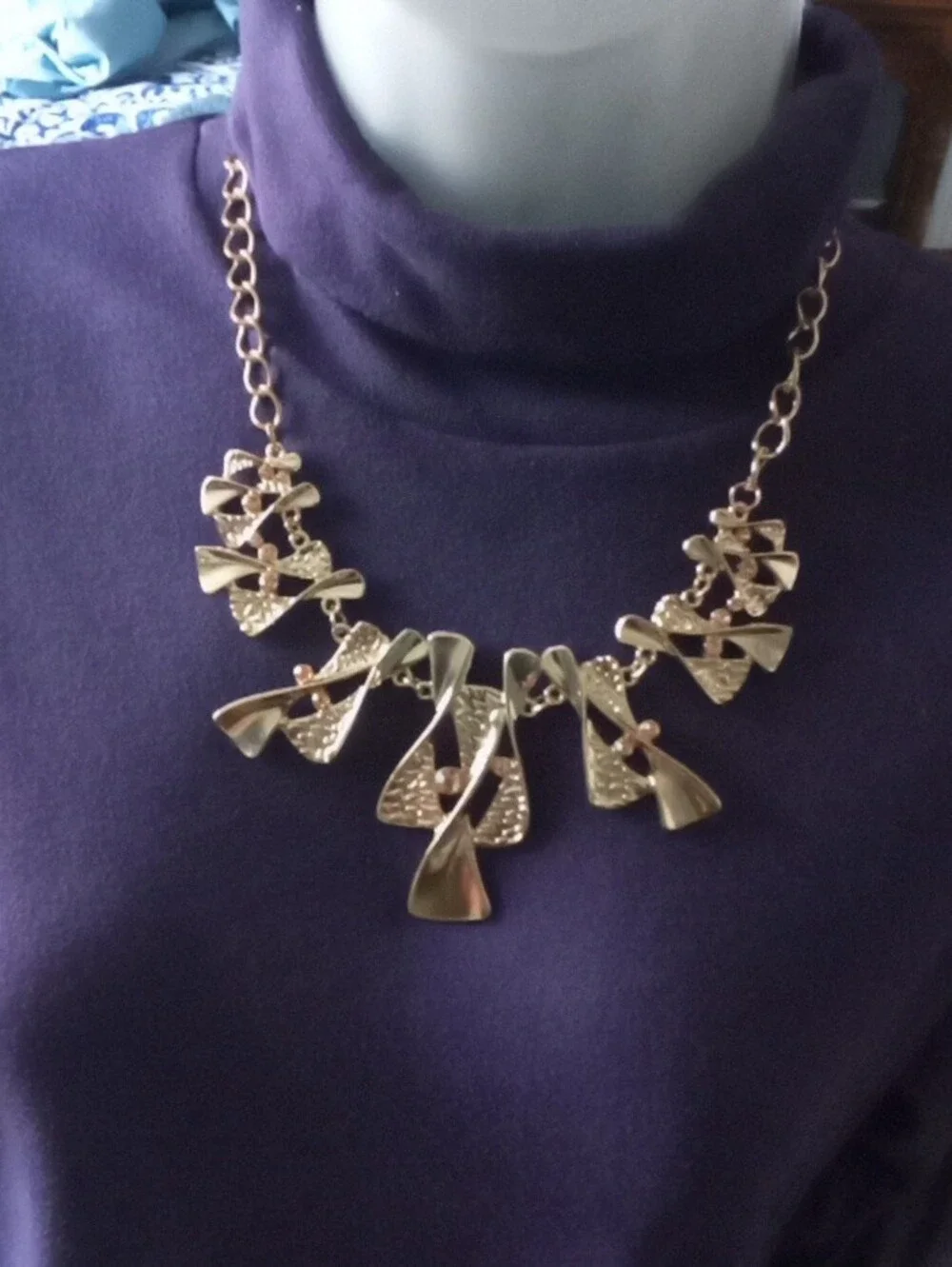 paparazzi Shiny Gold Sculptural Fan Necklace with Earrings
